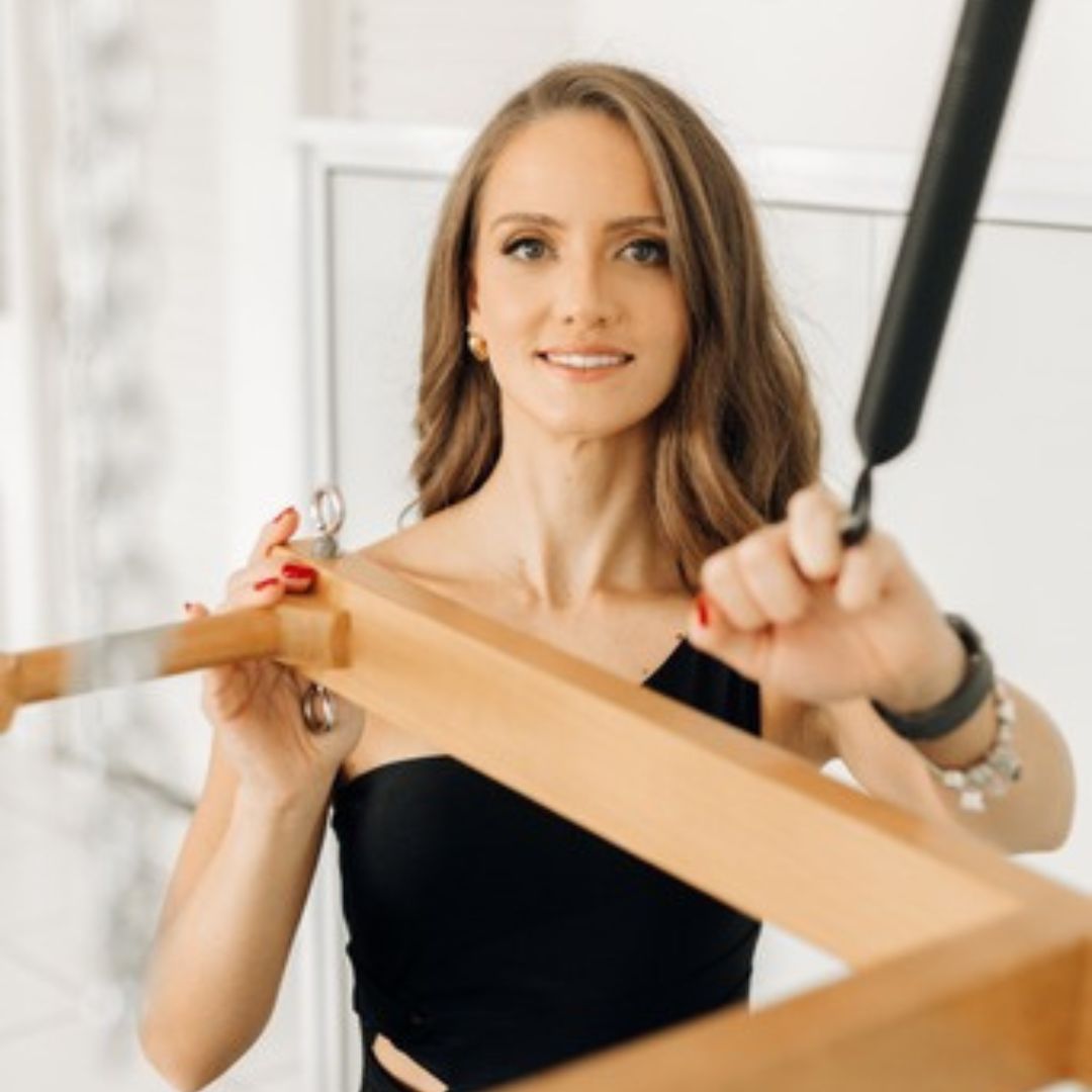 Melina Barelli em aula de Pilates Clássico